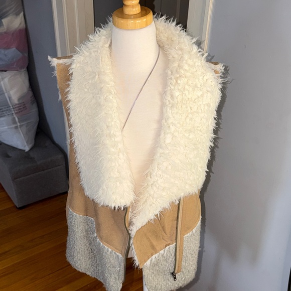 Saturday Sunday Anthropologie Fluffy Cream Vest - Picture 11 of 11